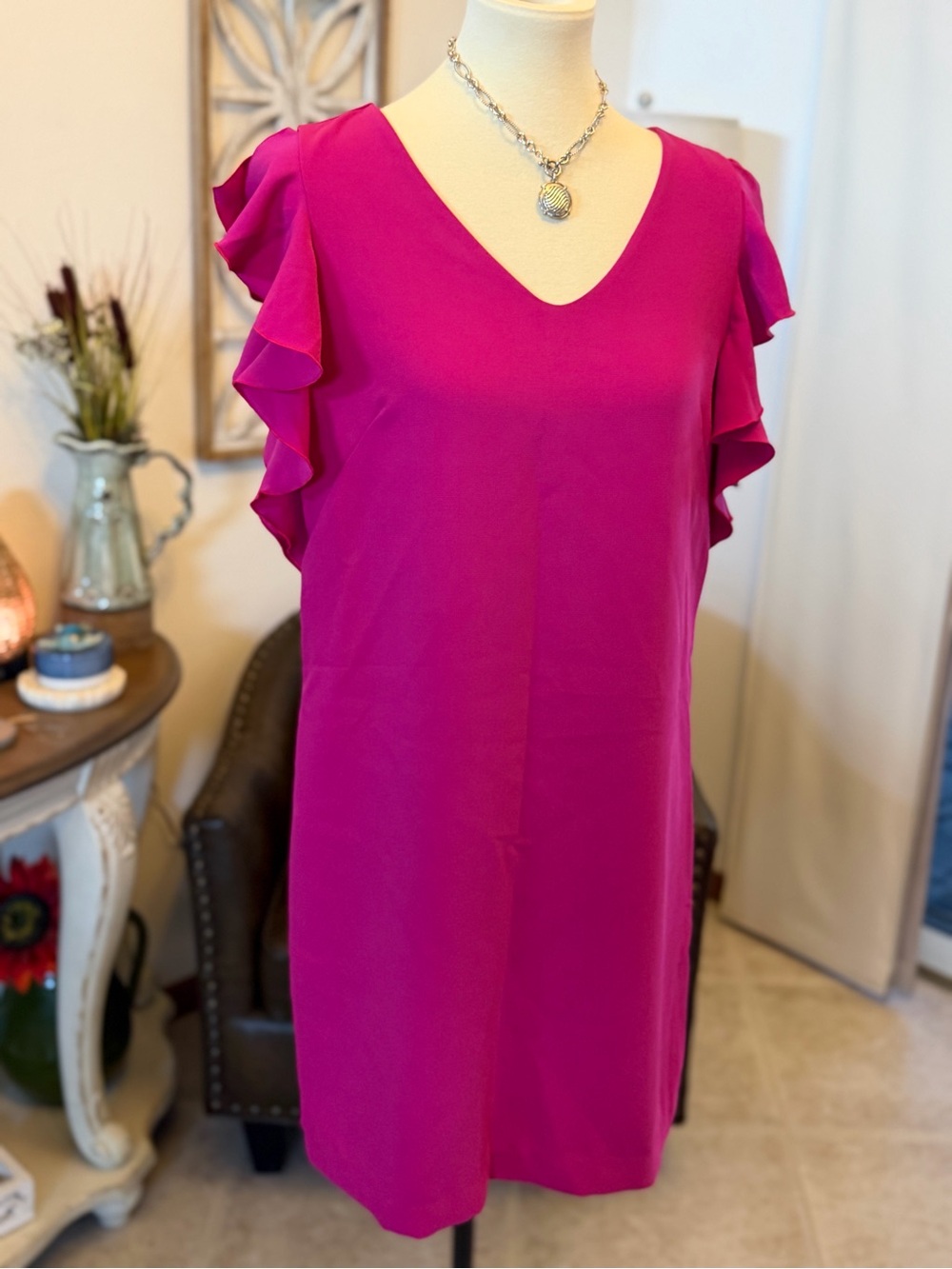 Arianna Butterfly sleeve v neck shift dress NWT medium